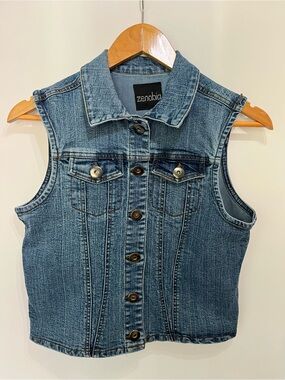 Zenobia Light Wash Denim Jean Vest Junior Plus 1X (Fits Like L/XL)